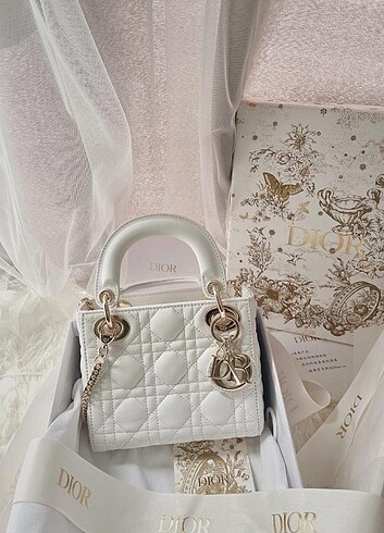 Christian Dior Canta Ambalajında Etiketli Ürün Dior Çapraz Çanta %20  İndirimli - Gardrops