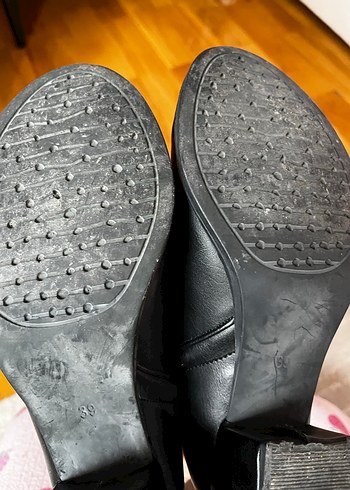 Siyah Deri Tokalı Kadın Bot - Görsel 5