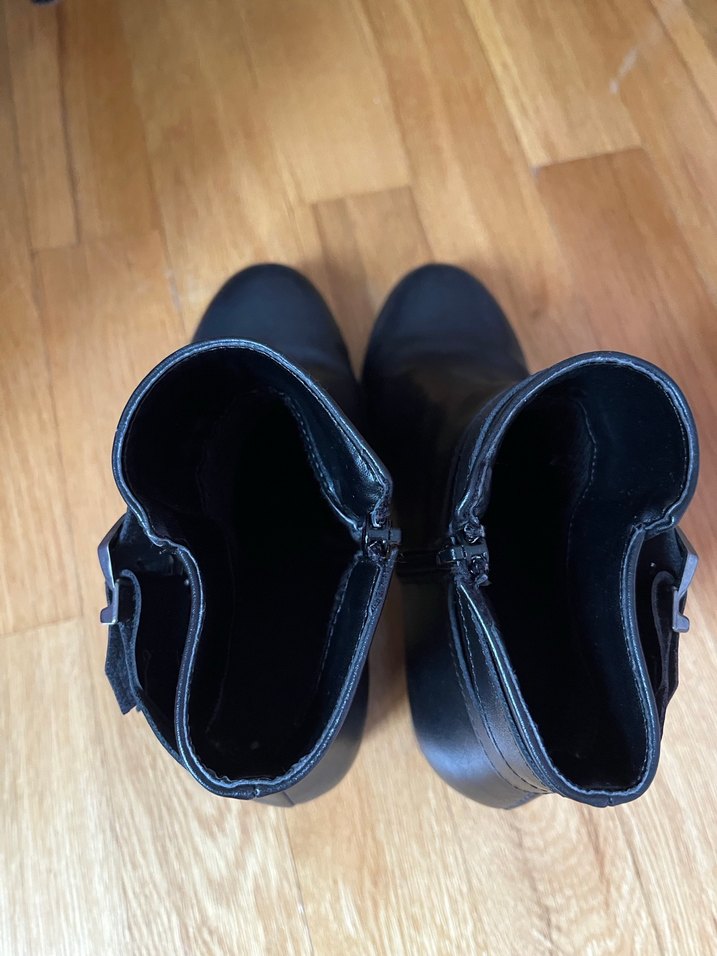 Siyah Deri Tokalı Kadın Bot - Görsel 2