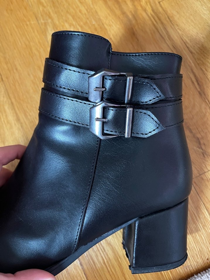 Siyah Deri Tokalı Kadın Bot - Görsel 3