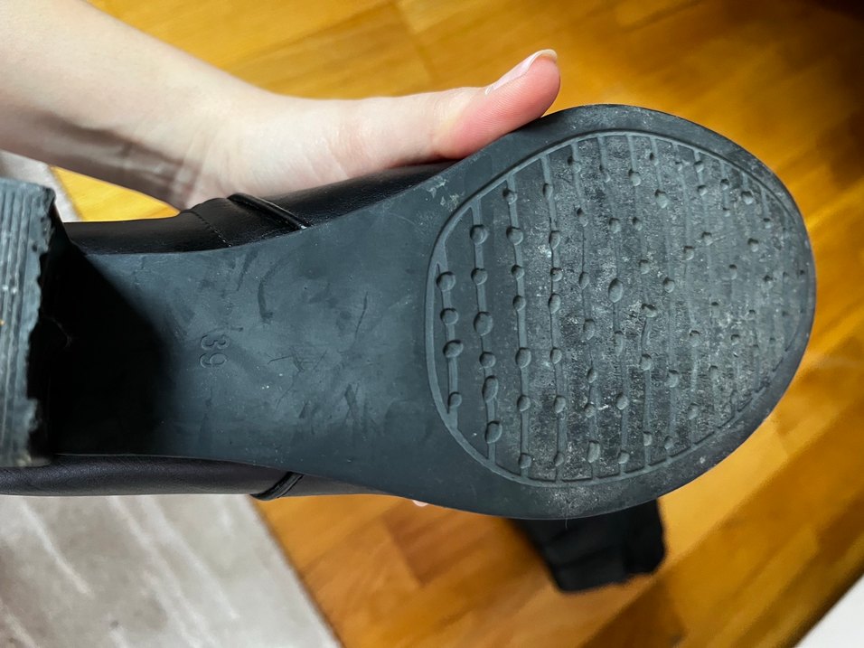 Siyah Deri Tokalı Kadın Bot - Görsel 4