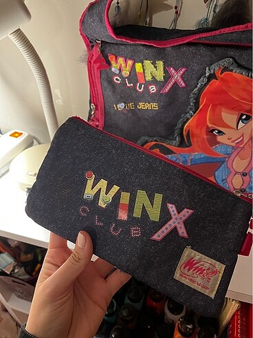 Beden Winx lisansli okul cantasi ve kalemlik