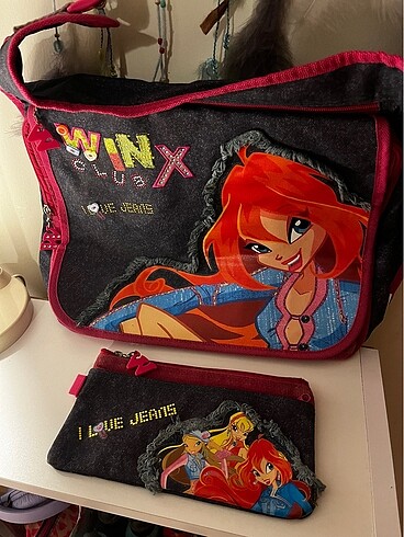 Winx Club Winx lisansli okul cantasi ve kalemlik