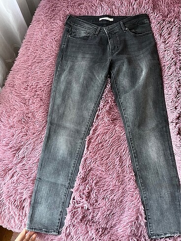 29 Beden Levi?s gri kot pantolon