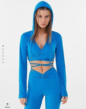 Mavi bağcıklı kruvaze bershka kapüşonlu ve pantolon takım