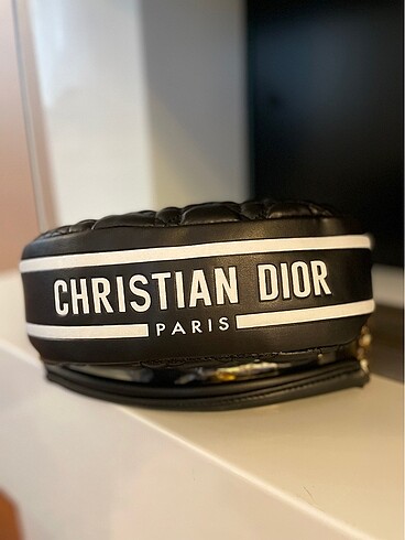 Dior siyah askılı çanta
