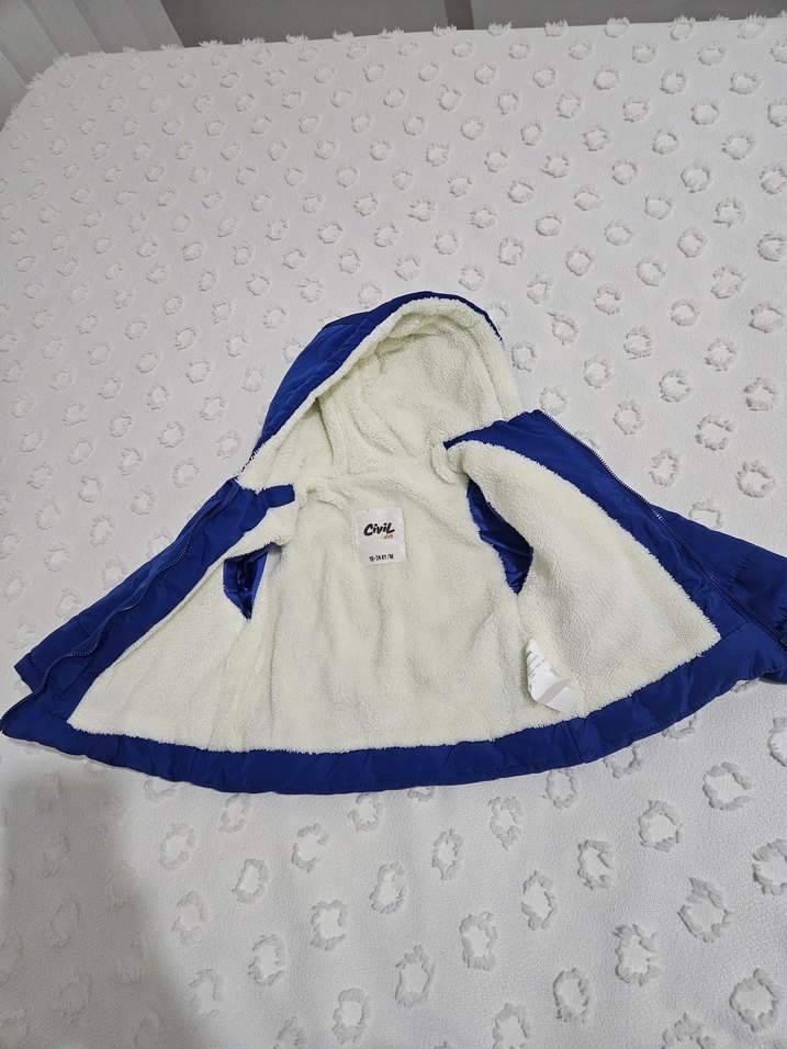 Mavi Kapüşonlu Erkek Çocuk Kürklü Mont - Görsel 2