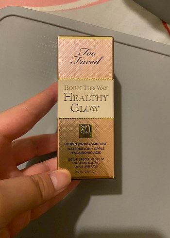Too Faced Born This Way Healthy Glow Fondöten