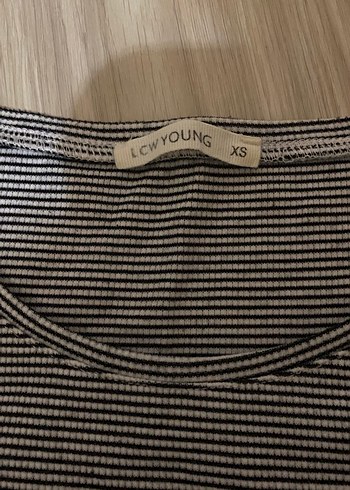 Kadın Gri Çizgili Kısa Kollu Tişört - Görsel 2