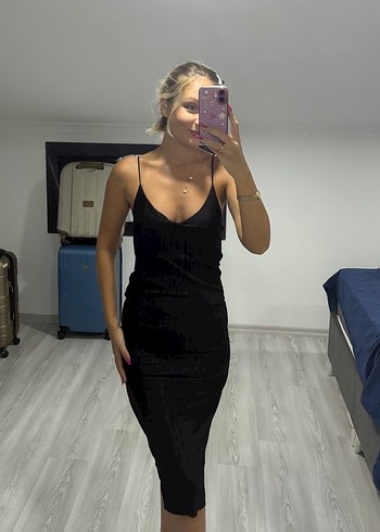 Siyah V Yakalı İnce Askılı Midi Elbise