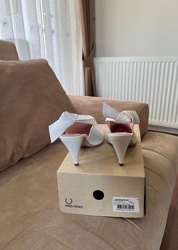 Beyaz Fiyonklu Kadın Topuklu Ayakkabı - Görsel 3