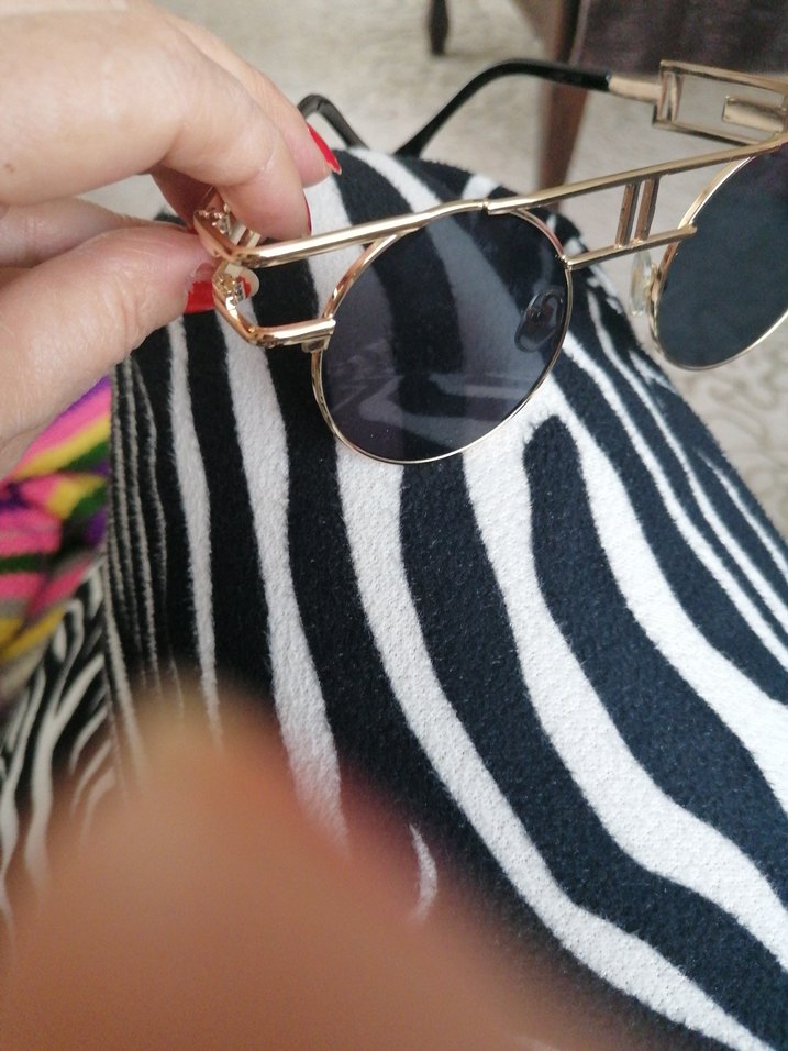 Tokalı Gri Sokak Stili Kadın Gözlüğü - Görsel 4