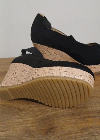 Siyah Tokalı Dolgu Topuk Kadın Ayakkabı - Görsel 2