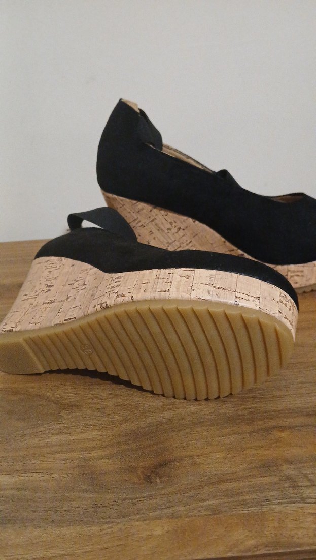 Siyah Tokalı Dolgu Topuk Kadın Ayakkabı - Görsel 2