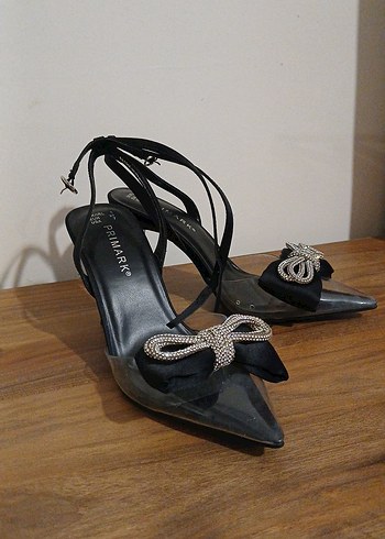 Yılan Desenli Siyah Stiletto Fiyonklu Kadın Ayakkabı - Görsel 2