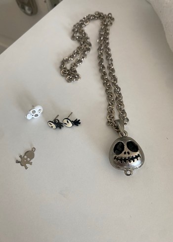 Gri Zincirli Gotik Kafatası Kolye