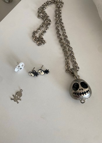  Beden Gri Zincirli Gotik Kafatası Kolye