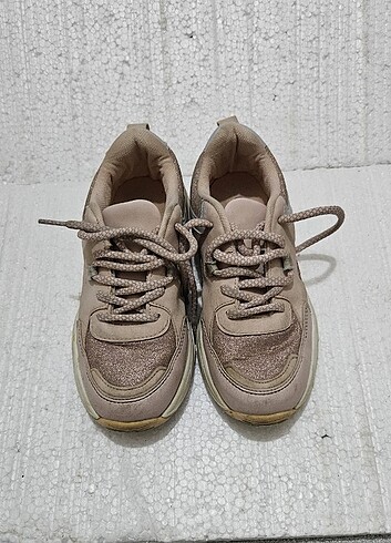 Kız çocuğu sneaker