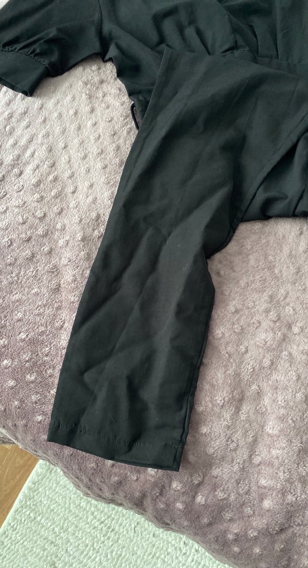 V Yaka Kısa Kollu Siyah Tulum - Görsel 2