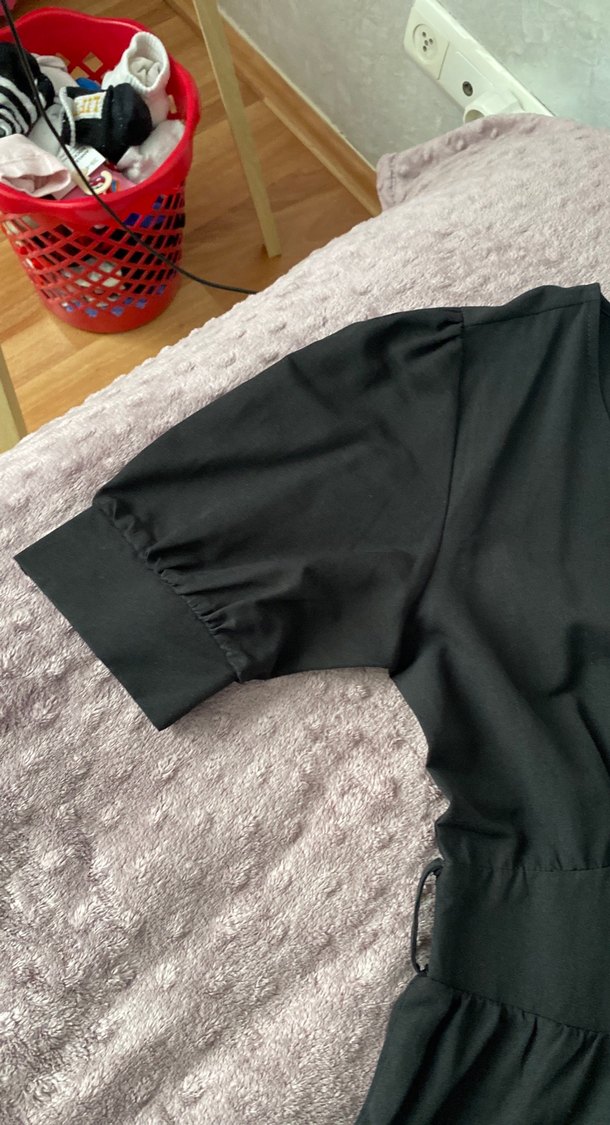 V Yaka Kısa Kollu Siyah Tulum - Görsel 4