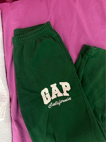 Gap gap yeşil eşofman altı