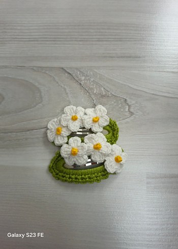 Beyaz Çiçekli Örgü Çocuk Toka Seti - Görsel 2