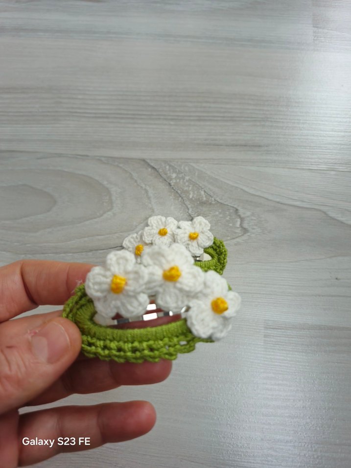 Beyaz Çiçekli Örgü Çocuk Toka Seti - Görsel 3