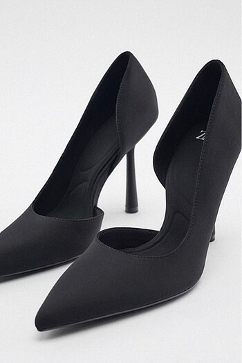 Zara asimetrik detaylı topuklu ayakkabı