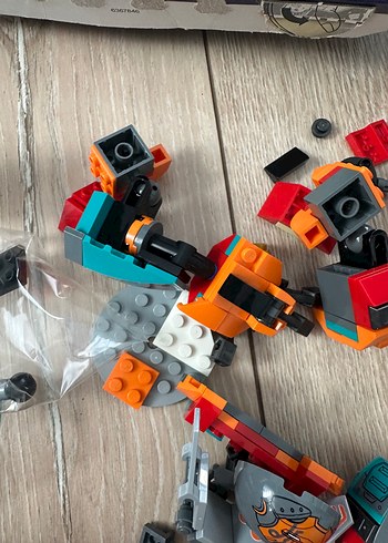 Diğer LEGO Marvel Studios What If...? 76194 Set