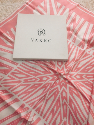 Vakko vakko eşarp