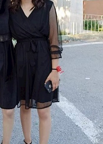 Siyah Puantiyeli Mini V Yaka Kemerli Elbise
