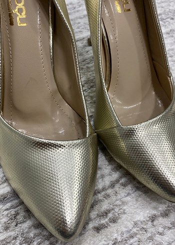 Altın Renkli Yılan Desenli Stiletto - Görsel 2