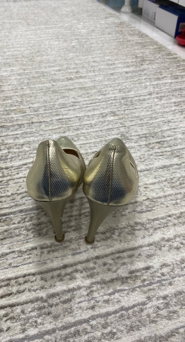 Altın Renkli Yılan Desenli Stiletto - Görsel 3