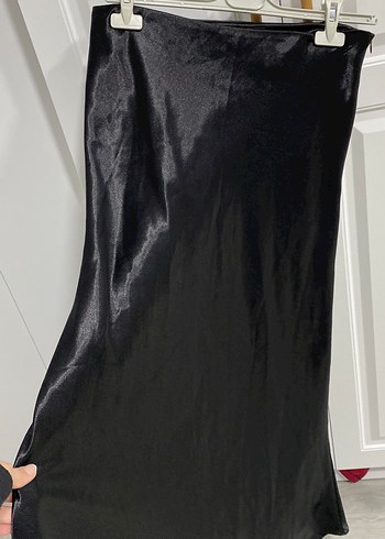 Drapeli Siyah Uzun saten Kadın Etek - Görsel 4