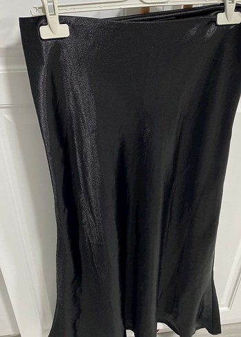 Drapeli Siyah Uzun saten Kadın Etek - Görsel 2