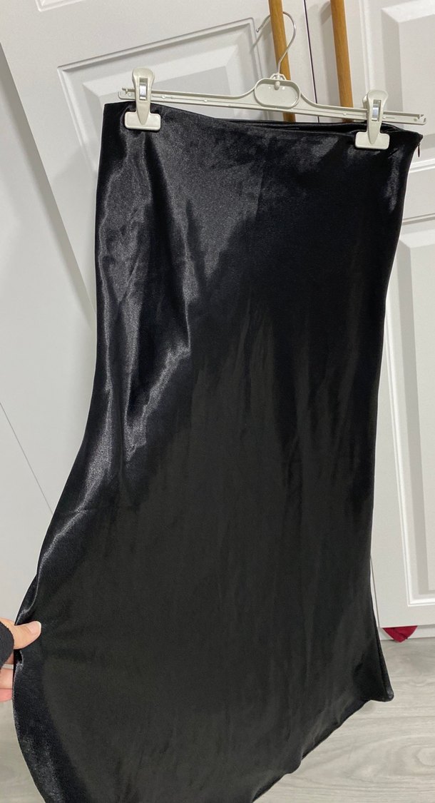 Drapeli Siyah Uzun saten Kadın Etek - Görsel 4