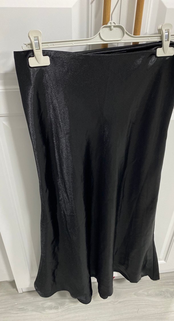Drapeli Siyah Uzun saten Kadın Etek - Görsel 2