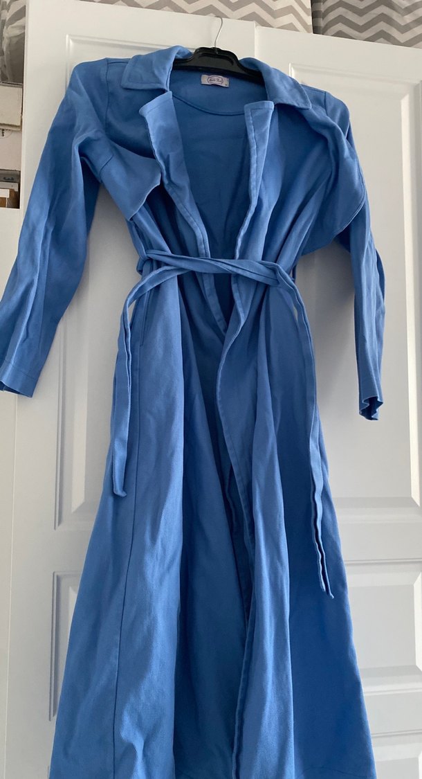 Mavi, uzun, bol kesim kadın trençkot - Görsel 2