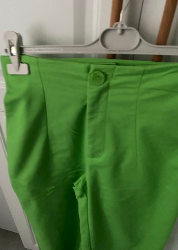 Kadın Parlak Yeşil Midi Kumaş Pantolon - Görsel 3