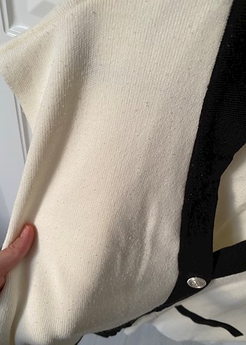 Düğmeli V Yaka Gri-Beyaz Midi Kadın Hırka - Görsel 7