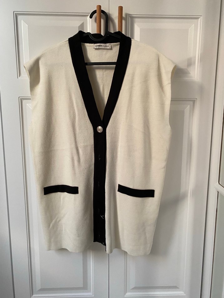 Düğmeli V Yaka Gri-Beyaz Midi Kadın Hırka - Görsel 3