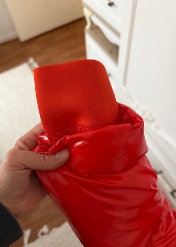 Kırmızı Parlak Kadın Kısa Mont - Görsel 5