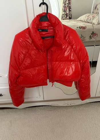 Kırmızı Parlak Kadın Kısa Mont - Görsel 2