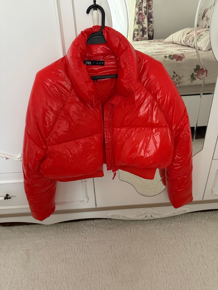 Kırmızı Parlak Kadın Kısa Mont - Görsel 2