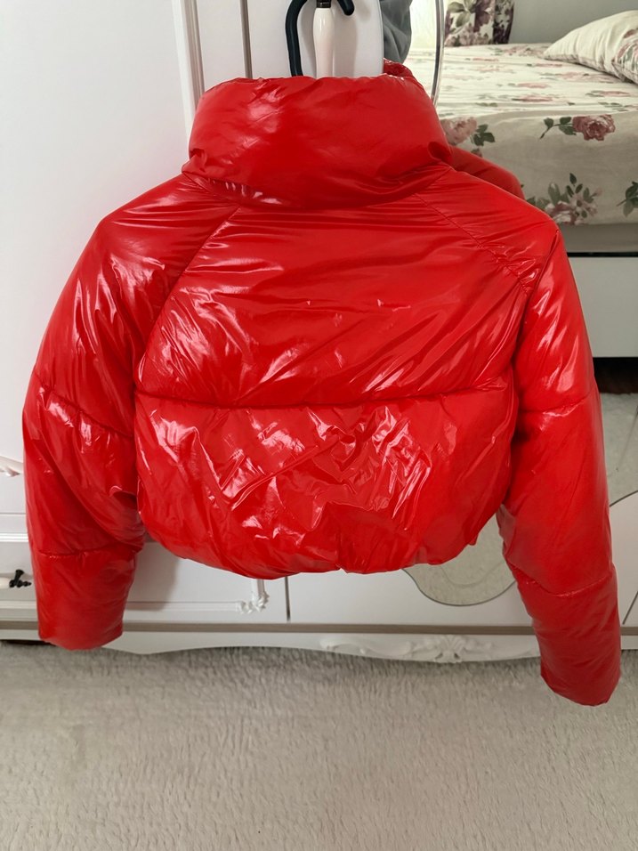 Kırmızı Parlak Kadın Kısa Mont - Görsel 4