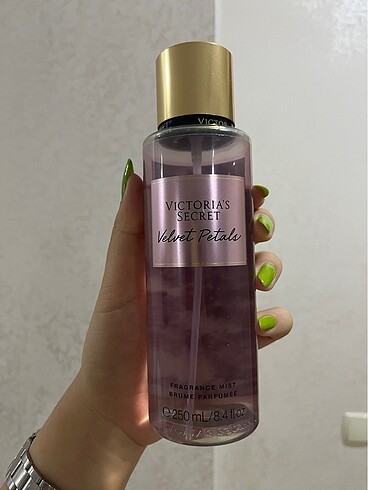 Victoria's Secret Velvet Petals Body Mist