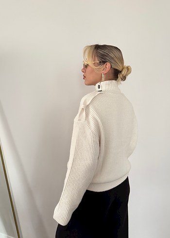 Düğmeli Beyaz Dik Yaka Hırka Kazak - Görsel 4