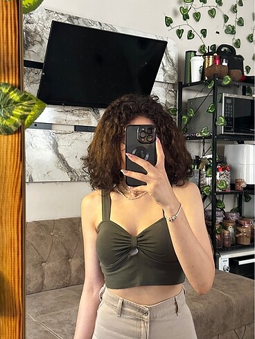 s Beden Dekolteli Crop