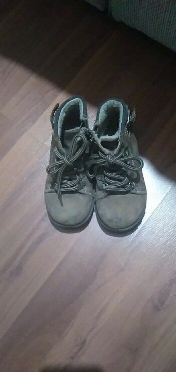 25 numara erkek çocuk botu