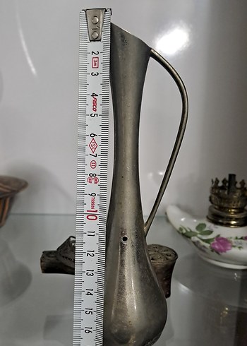 Diğer Gri ve Altın Renkli İnce Kulplu Vazo